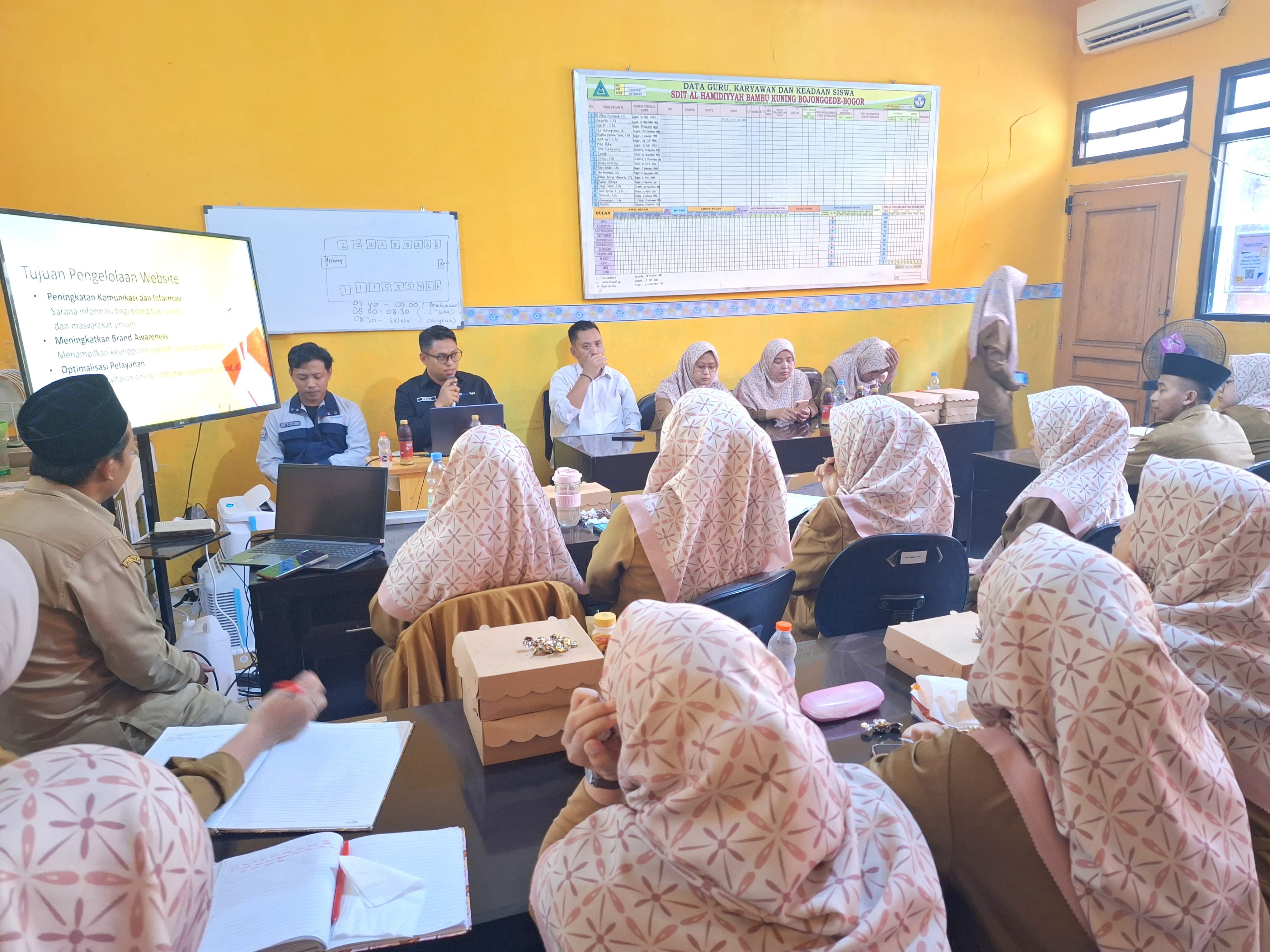  Bimtek bersama sevenlight mengenai kemajuan teknologi di sekolah,di akhir mengajak gabung masuk di sdit alhamidiyyah