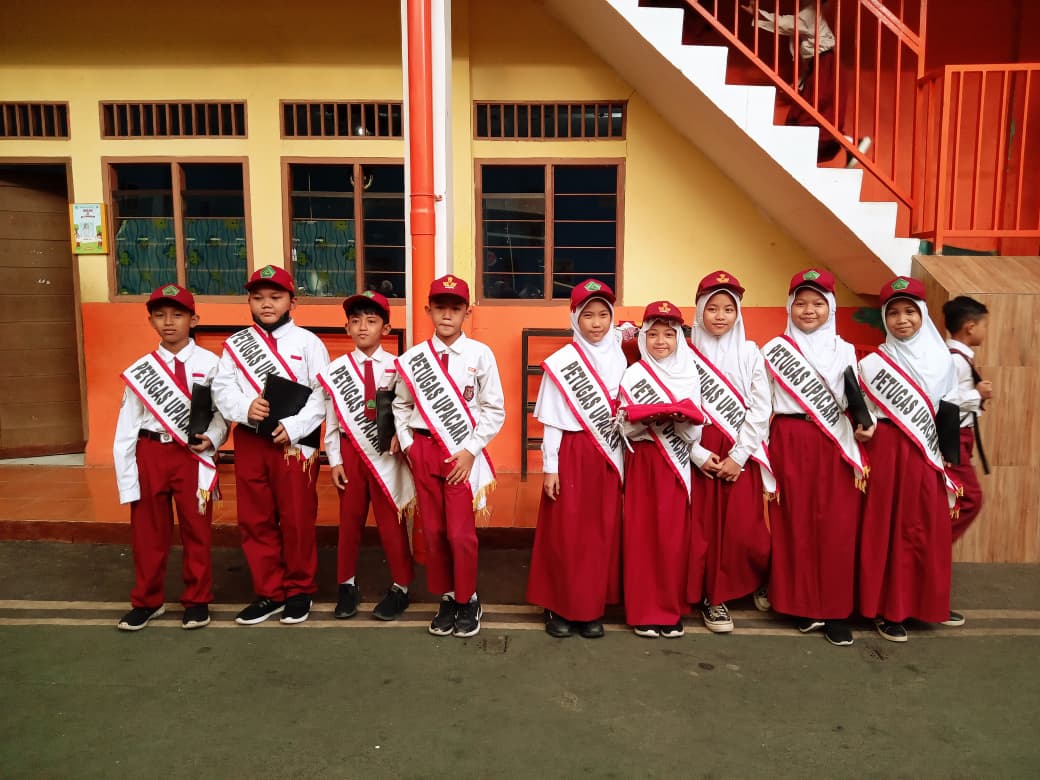 Menumbuhkan Nasionalisme Melalui Upacara Bendera: Komitmen SDIT Al Hamidiyyah Bojonggede dalam Membentuk Generasi Berkarakter