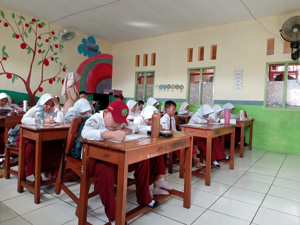 Menumbuhkan Kemandirian dan Integritas: Pelaksanaan Asesmen Akhir Semester Ganjil di SDIT Al-Hamidiyyah Bojonggede