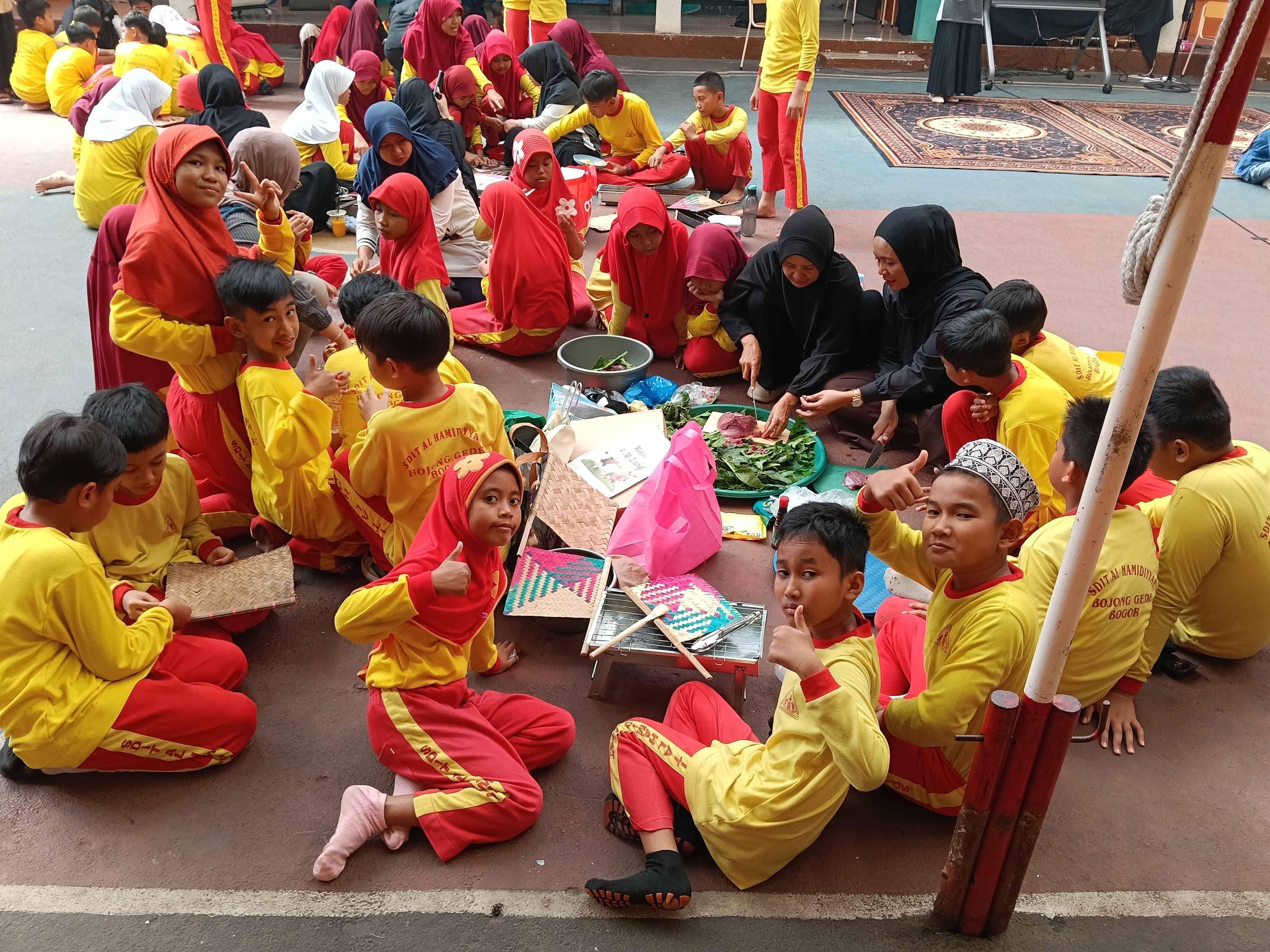 EDUKASI BERKURBAN DI SDIT AL HAMIDIYYAH BOJONGGEDE 